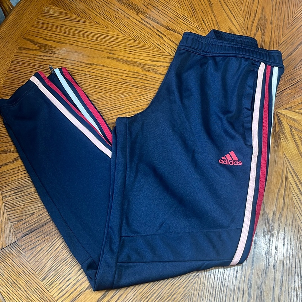 Adidas • Joggers - Picture 2 of 8